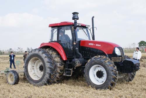 东方红750大型拖拉机一辆
