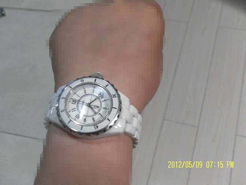 <em>白色</em>陶瓷时尚<em>女士手表</em>