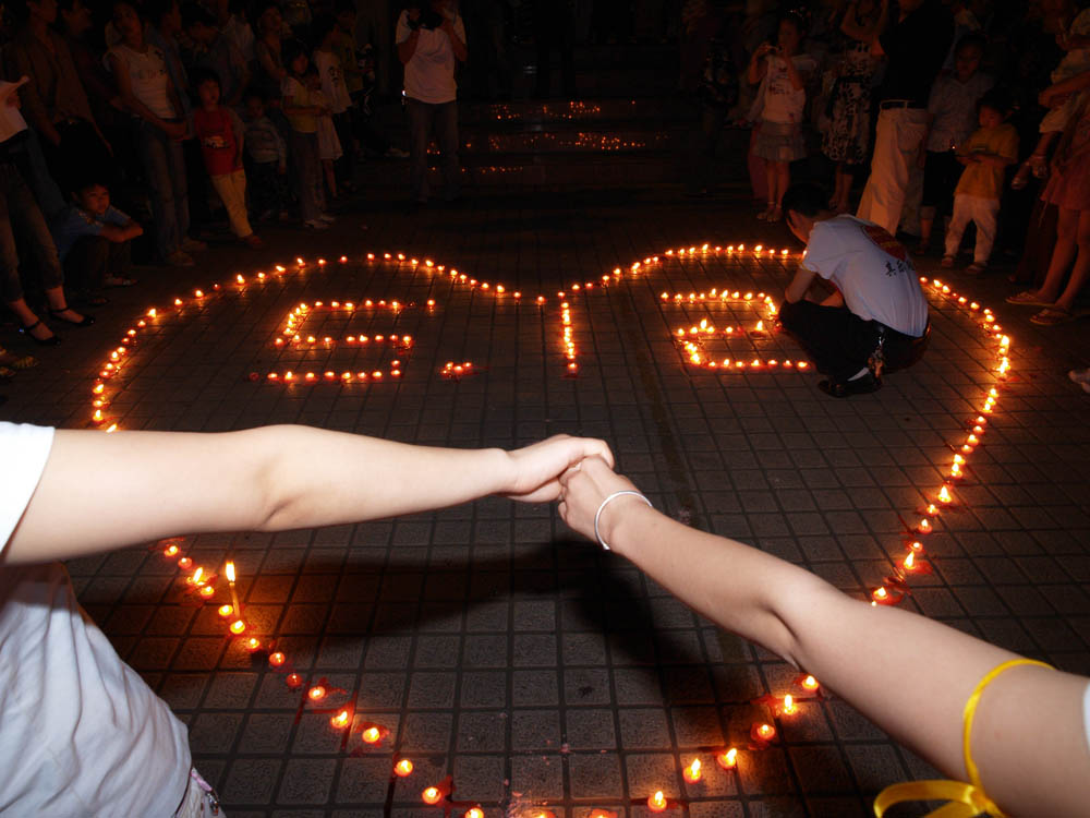 富顺电视台报道义工5.12活动